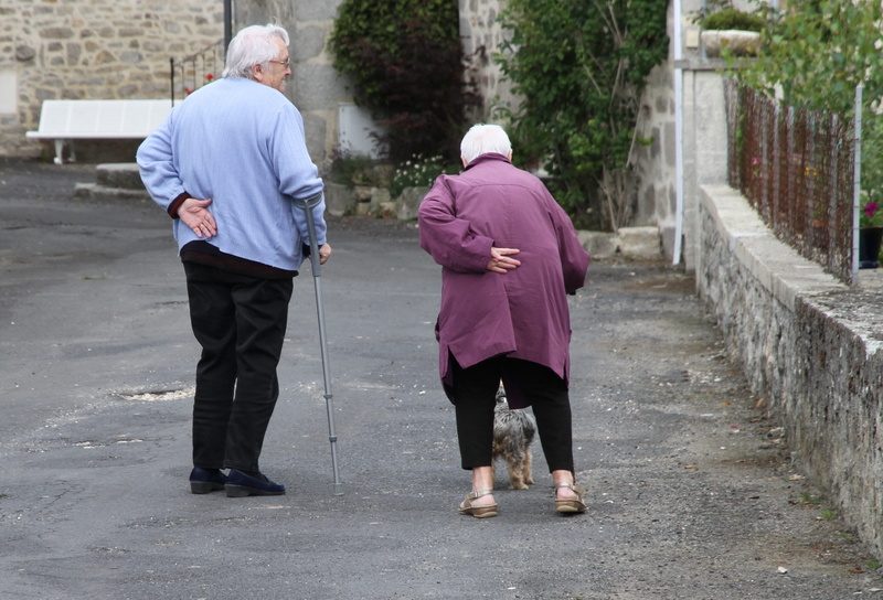 jacket, senior women, two people, constant, men, compassion, day, senior adult, footpath, woman, seniors, care, real people, care for the elderly, people