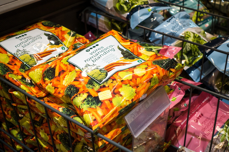 mix, freshness, variation, text, healthy eating, retail display, market stall, choice, close-up, vegetables, no people, price tag, grocery store, large group of objects