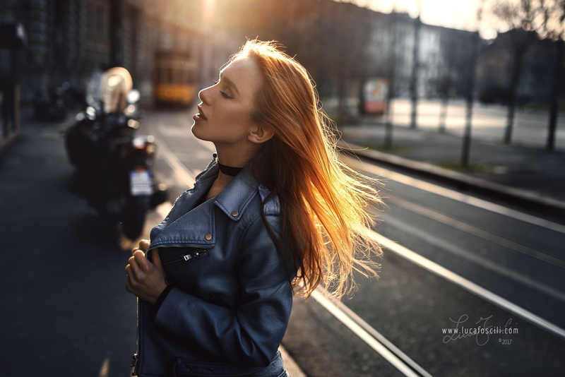 transportation, looking, hairstyle, blonde, women outdoors, 1080P, focus on foreground, casual clothing, choker, depth of field, women, waist up, young adult