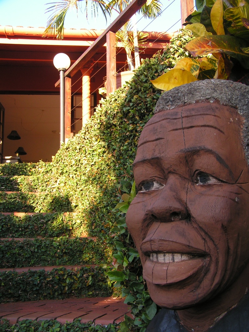 architecture, plant, mandela, building exterior, 1080P, front or back yard, no people, building, art and craft, human representation, built structure