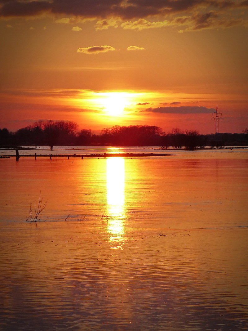 no people, scenics - nature, sun, nature, water, sunlight, lake, verden of all, beauty in nature, non-urban scene, sunset, all, sky, idyllic, reflection