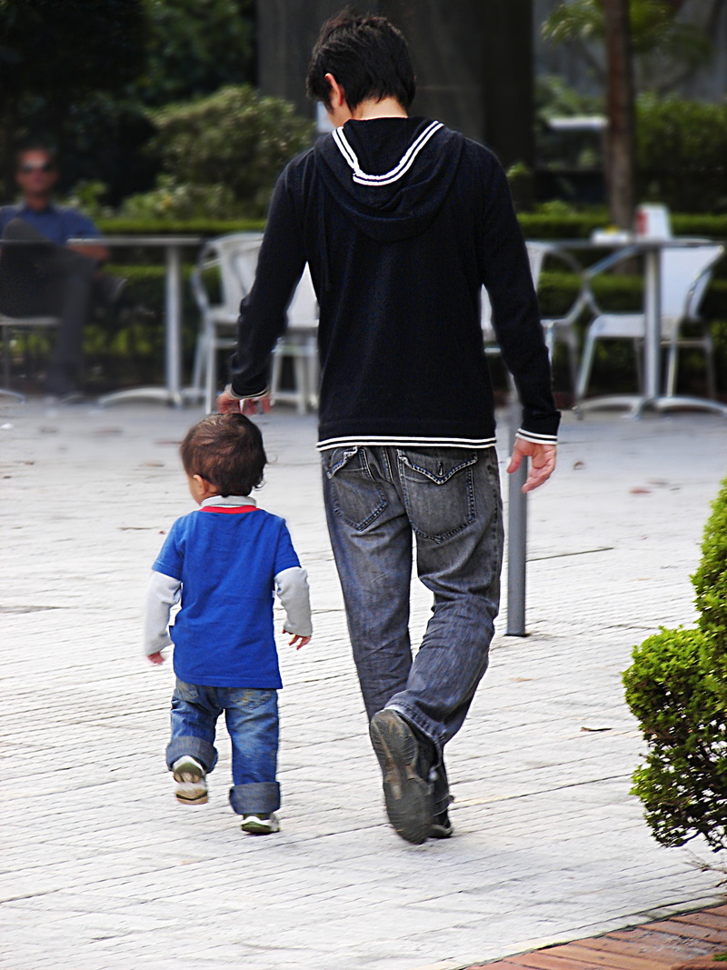street, family, father and son, casual clothing, walking, family with one child, people, father, males, rear view, outdoors, real people, son, positive emotion