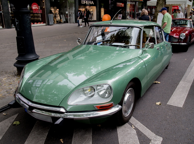 vintage car, oldtimer, show, stationary, rarity, old cars, car, citroen, green color, architecture, exhibition, incidental people, passengers cars, nostalgic