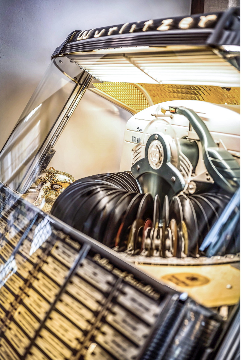 jukebox, indoors, transportation, mode of transportation, land vehicle, no people, vintage, vehicle part, motor vehicle, nostalgic, selective focus, engine