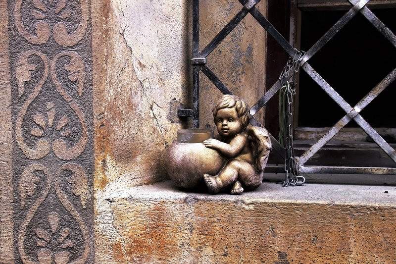 antique, the art of, no people, primate, figure, iron, vertebrate, decoration, trellis, grunge, wall of the house, one animal, plaster, façades, window