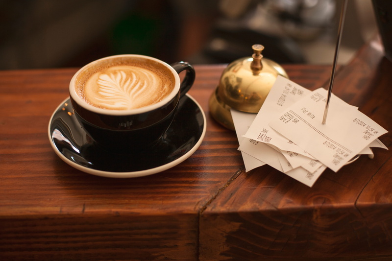 cup, drink, refreshment, black, table, 5K, wood grain, no people, latte, bell, mug, food and drink, wood - material, coffee, brown, cafe, crockery, hot drink