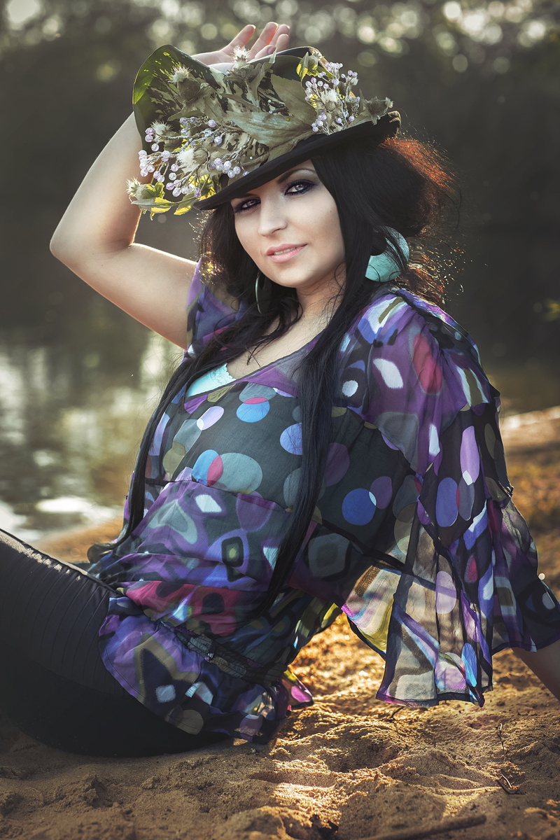hair, brunette, all, clothing, wearing, looking at camera, wellness, flowered hat, cosmetics, lifestyles, day, 5K, schönheitsköniging, joy, front view