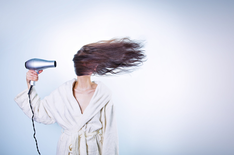 adult, fashion, glamour, brunette, young adult, long hair, beauty, mature adult, woman, women, body, makeup, funny, hair dryer, female, blow dryer, beautiful woman