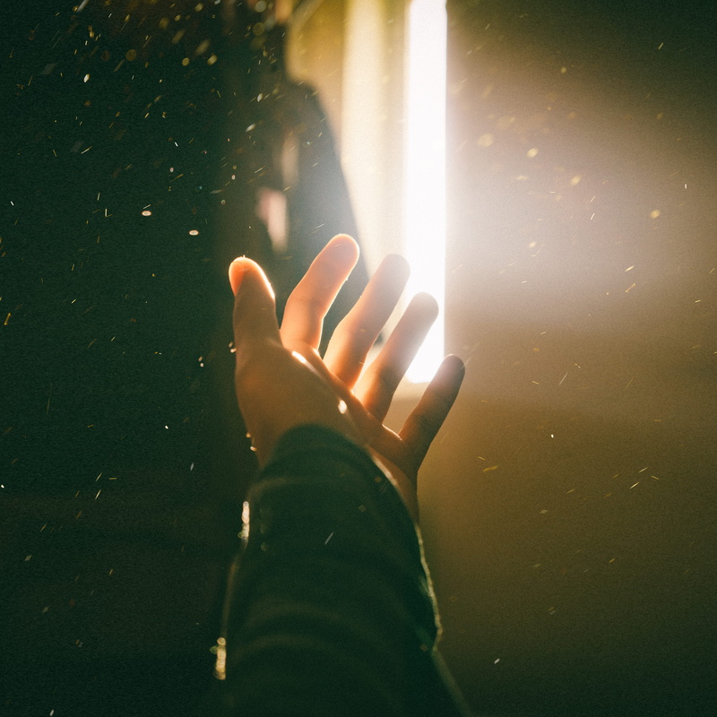 leisure activity, yelow, nikon, indoors, human body part, mysad, human finger, sunlight, hand, dyuha, dark, human, lost, body part, real people, unrecognizable person