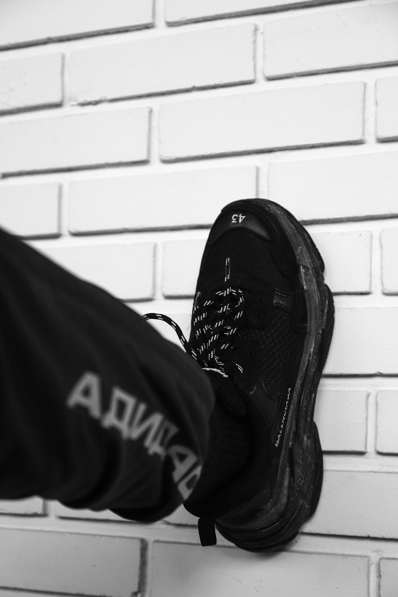max, one Person, vapor, instagram, triple, lifestyles, 5K, black, wear, balenciaga triple, yeezy, close-up, fashion, shoe, dorian hurst, young Adult, nike