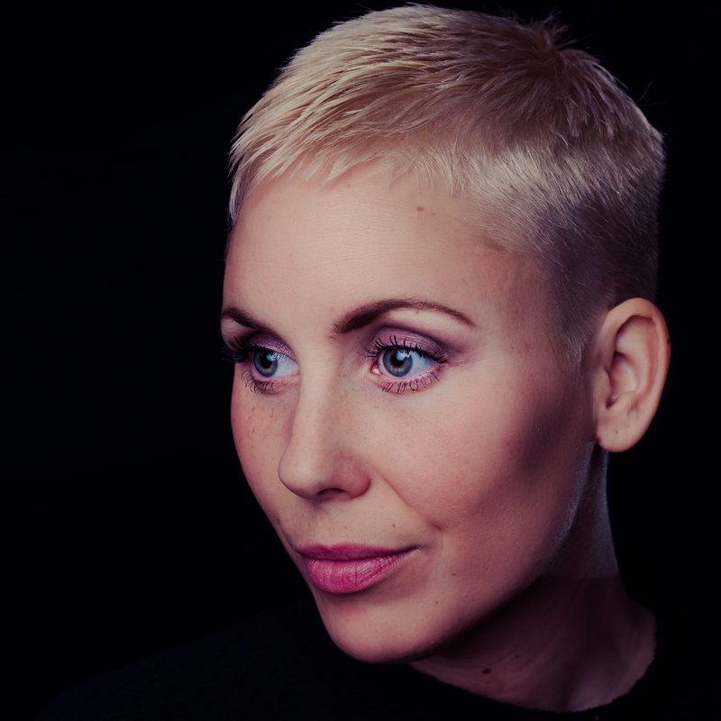 women, womans face, caucasian, indoors, wearing, pink lipstick, headshot, studio Shot, photography, caucasian Ethnicity, young Adult, real people, females