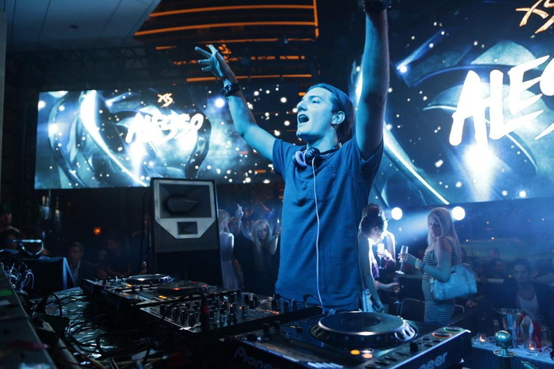 one person, emotion, three quarter length, real people, night, waist up, occupation, arms raised, enjoyment, indoors, illuminated, DJ, human arm, blue