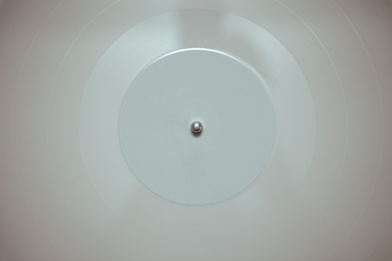 simplicity, dj, information medium, center, circular, full frame, circle, geometric shape, audio equipment, vinyl, lp, indoors, close-up, concentric, blank