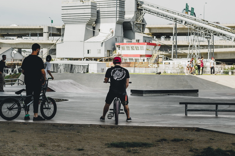 grunge, skate park, leisure activity, bridge, urban playground, transportation, land vehicle, sheep, tattoo, outdoors, tattoos, day, rear view, 5K, real people