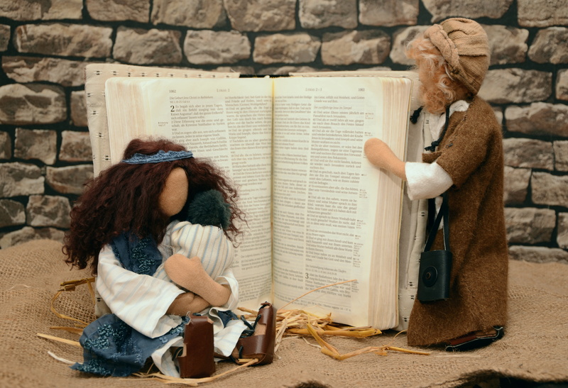 lukas, toy, birth of jesus, studying, wall - building feature, holy night, set, luke 2, education, sitting, christian faith, day, figures, nativity, reading