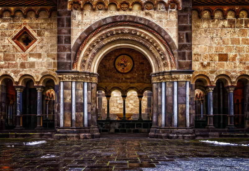 outdoors, place of worship, historically, structure, travel destinations, belief, dark, day, history, architectural column, masonry, abbey, ornate, architecture