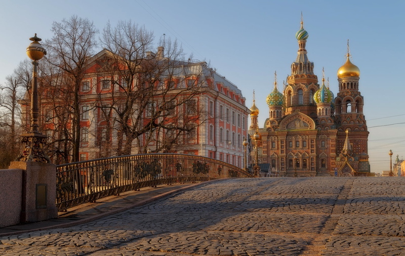 post, no people, architecture, nature, built structure, the building, temple, tree, sky, religion, outdoors, Church of the Savior on Blood, Russia, tourism