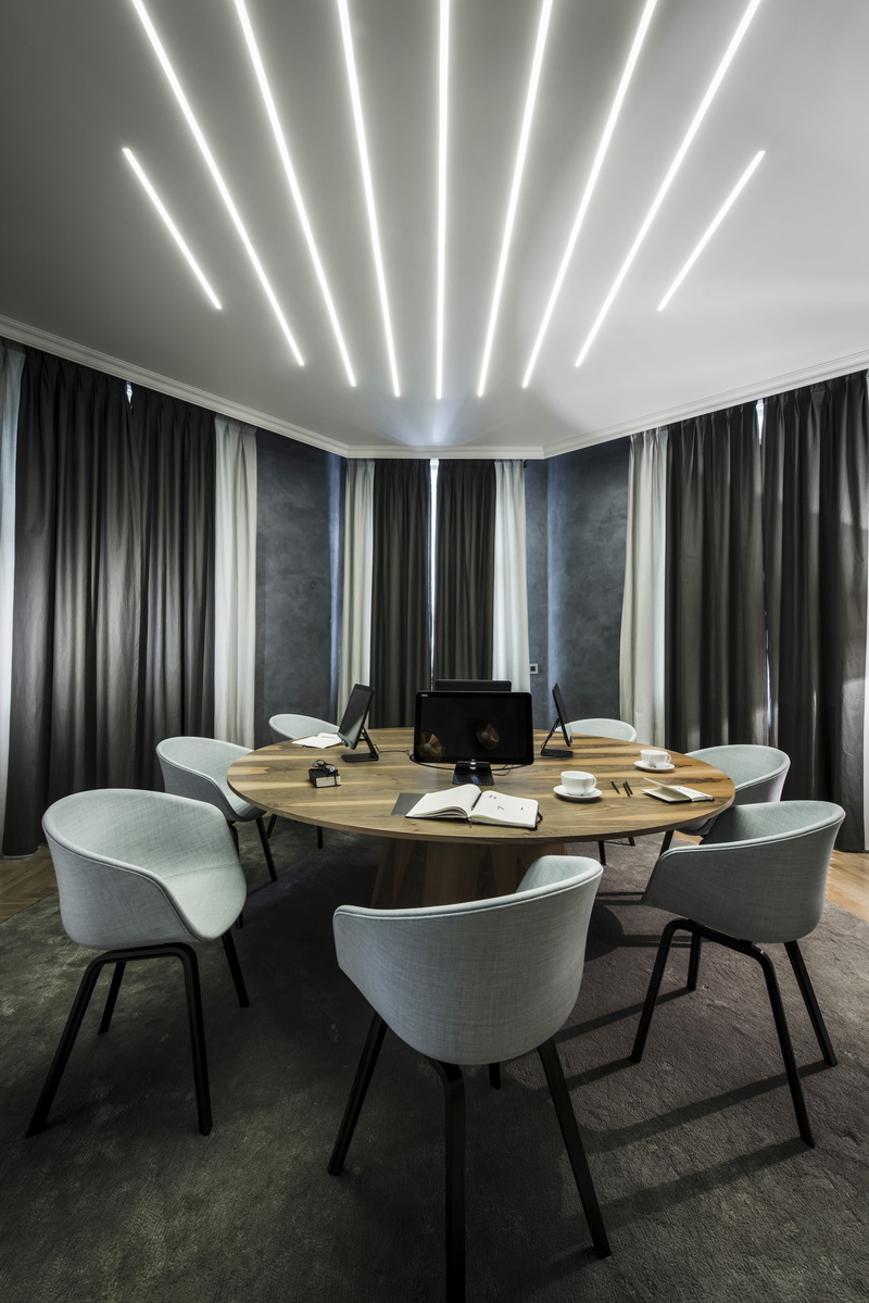 empty, absence, seat, business, furniture, lighting equipment, no people, 4K, meeting room, unique, chair, table, indoors, large group of objects, ceiling