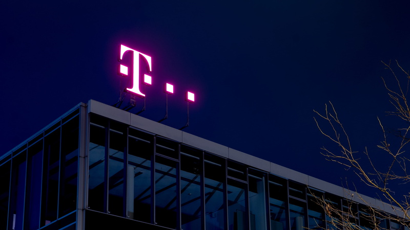 direction, deutsche telekom, urban, metropolis, germany, red, architecture, bonn, building, text, rosa riese, light, .t..., building exterior, neon, signage