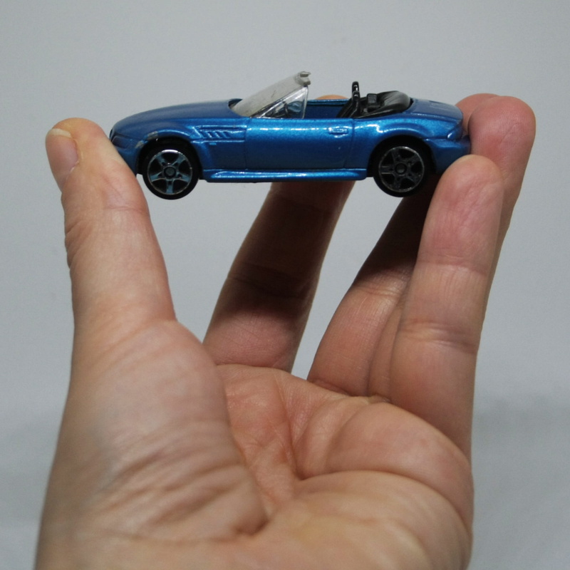 car, human limb, finger, human body part, game, Machine, driving license, leisure activity, sports cars, body part, repairing, Toy Car, 1080P, focus on foreground