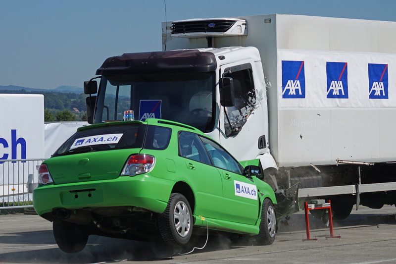 frontal collision, subaru, truck, communication, collision, no people, peron dare, western script, crashed, distraction, insurance, 60 km h, mobile phone