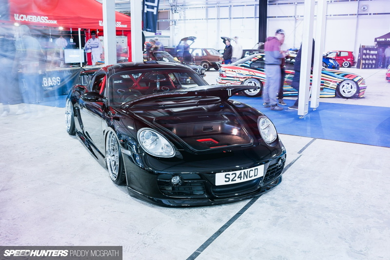automobile industry, land vehicle, Porsche Cayman, day, transportation, Porsche, shopping, architecture, car, indoors, wheel, mode of transportation, occupation