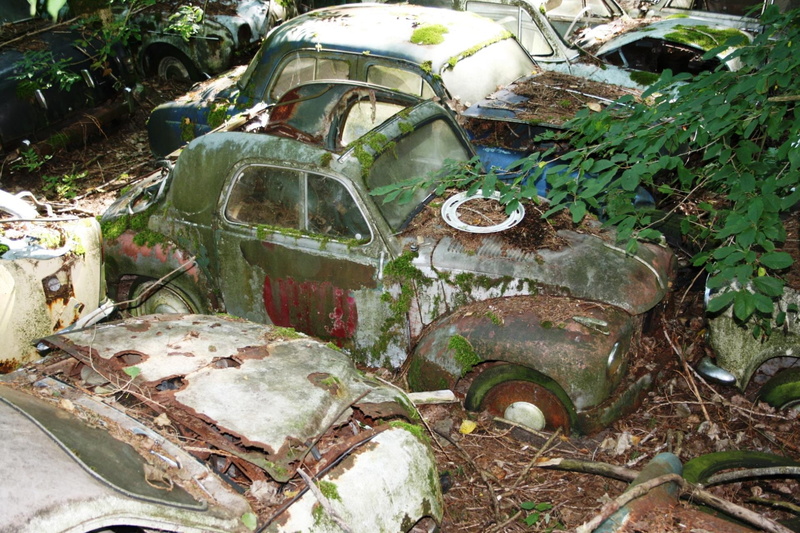 wreck, rust, scrap Metal, crushed, garbage, mode of transportation, day, outdoors, misfortune, run-down, rusty, crash, damaged, dirty, deterioration, oldtimer