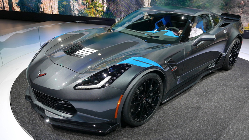 land vehicle, corvette, street, motor vehicle, convertible, garage, motor, mode of transportation, transportation, sports car, racecar, stingray, style