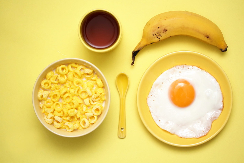banana, 1080P, no people, egg, high angle view, sunny side up, food and drink, freshness, plate, studio shot, bananas, plastic, fried egg, eggs, indoors