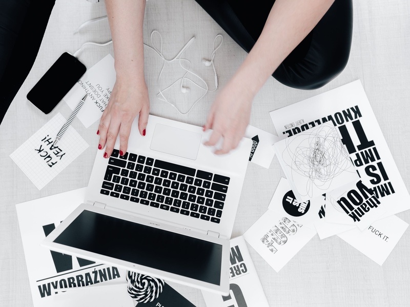 workplace, white, home office, women, indoors, writter, technology, connection, adult, computer, tech, young adult, femine, young women, minimal, real people