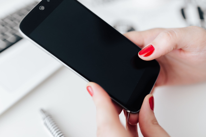 communication, workplace, human finger, uses, women, woman, cellphone, phone, 4K, red nail polish, female, femine, tech, body part, close-up, hand, desk