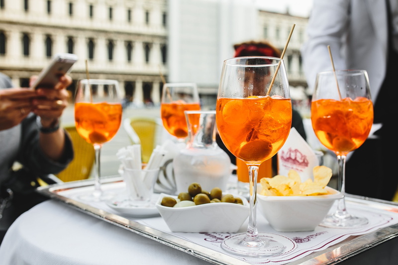 celebration, aperitif, alcohol, refreshment, food, white wine, tray, appetizer, close-up, freshness, 4K, restaurant, orange, glass, Aperol Spritz, drink