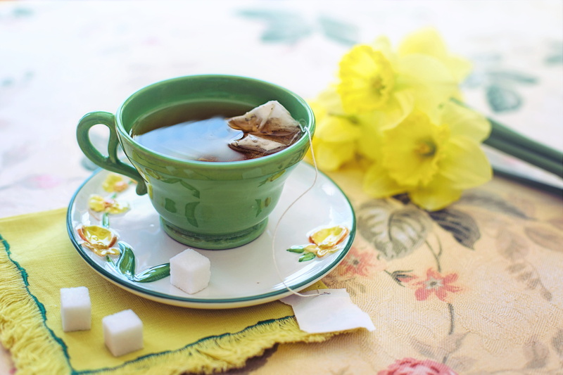 eating utensil, no people, spoon, crockery, morning, daffodils, flower, coffee, tea cup, drink, filled, 5K, food, food and drink, mug, refreshment, spring