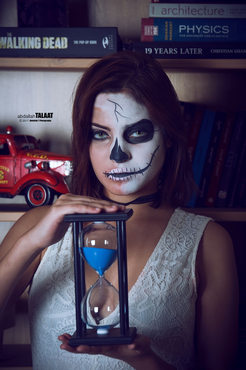 retro styled, adult, one person, communication, human body part, green eyes, headshot, indoors, 5K, hourglasses, holding, young adult, clock, technology