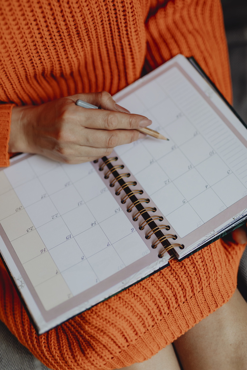 day, high angle view, leisure activity, real people, date, filling, hand, design space, monthly, pen, agenda, creativity, close-up, person, table, note
