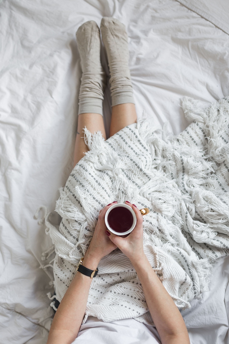 people, bed, time, hands, relaxation, cosy, mug, pillow, cup, one Person, relax, real people, white, human body part, caucasian Ethnicity, lifestyles, drink