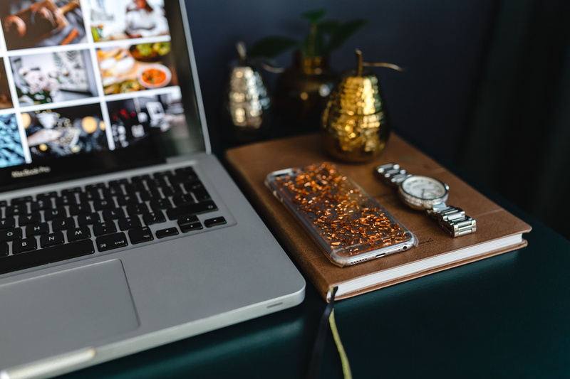 portable information device, workspace, wellbeing, calendar, computer equipment, choice, study, wireless technology, indoors, office, business, working