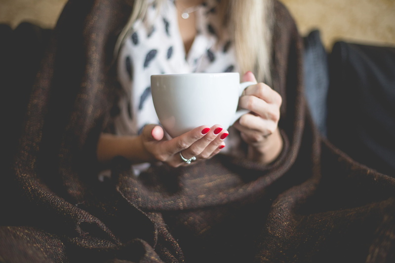 caucasian Ethnicity, sitting, drink, people, refreshment, Woman, one Person, hot, Cup of Tea, cup, relaxation, females, coffee, real people, close-up, drinking