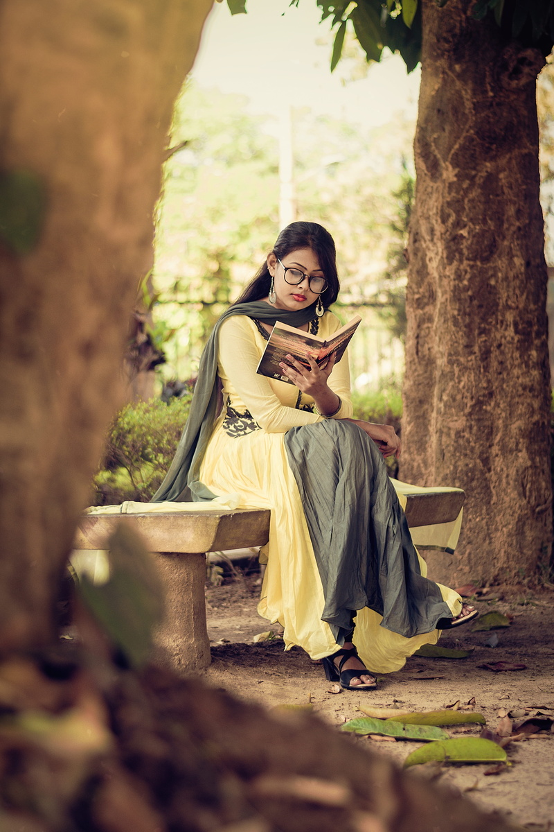 girl, india, young adult, real people, pretty, relaxation, person, young women, outdoors, woman, female, adult, one person, bangladesh, tree trunk, nature