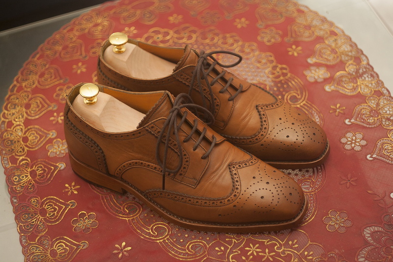 absence, professional, fashionable, still life, indoors, red, classic, boss, leather, brown, wingtip, 2K, business shoes, high angle view, two objects
