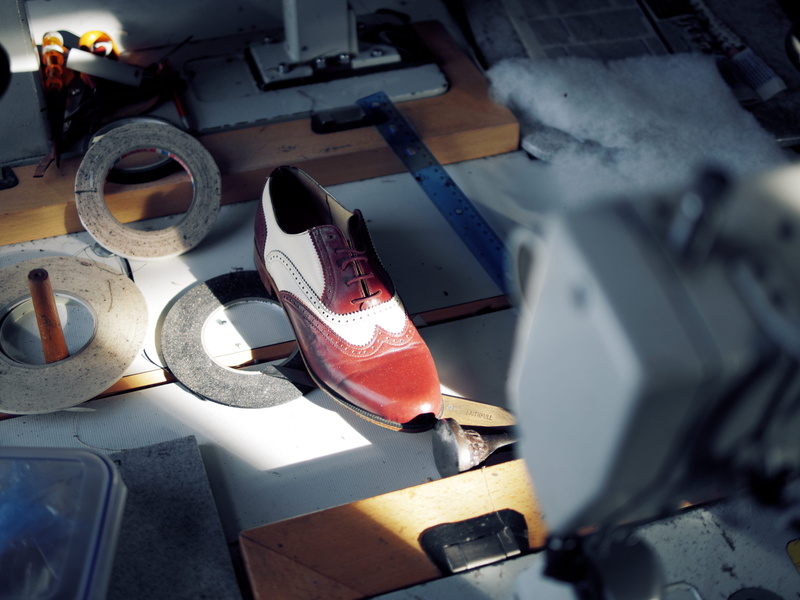 occupation, brown, hand saw, workbench, large group of objects, unpaired, industry, day, technology, brogue, close-up, fashion, work tool, wood - material