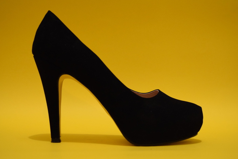 unpaired, high Heels, 2K, pump, beautiful people, leather, shiny, almond, colored background, single object, black color, shoes, women, shoe, fashion