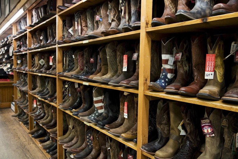 variation, shelf, leather, sale, small business, boot, business, usa, shopping, choice, retail, arrangement, shoe, order, large group of objects, row, abundance
