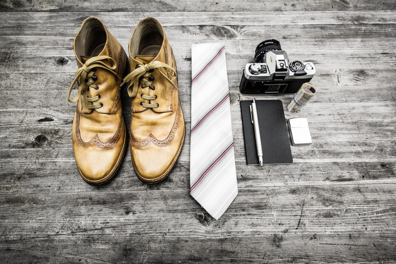 table, elegance, beside, miscellaneous, vintage camera, pen, no people, wingtip, indoors, womenswear, variation, preparation, brown, still life, choice