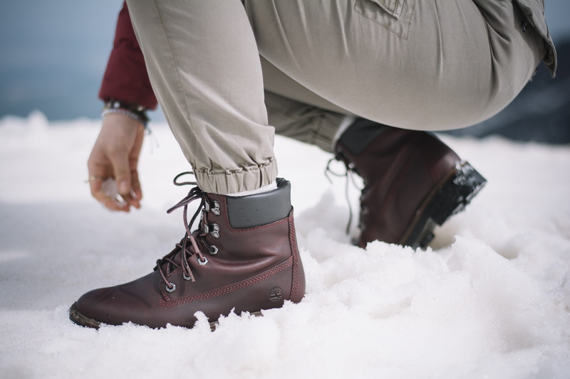 sleeve, spoke, ankle, footwear, human leg, 5K, body part, person, boot, apparel, snow, lifestyles, human body part, human, timberland, winter, leisure activity