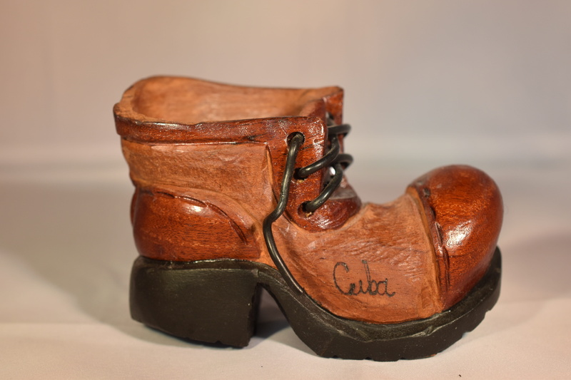 leather, 5K, close-up, unpaired, Footwear, simplicity, brown, table, close, no people, Boot, photography, wood - material, two objects, focus on foreground