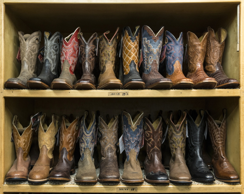 indoors, leather, public domain, collection, on the Shelf, consumerism, side by side, 5K, Boots, arrangement, art and craft, shelf, order, retail, lifestyles