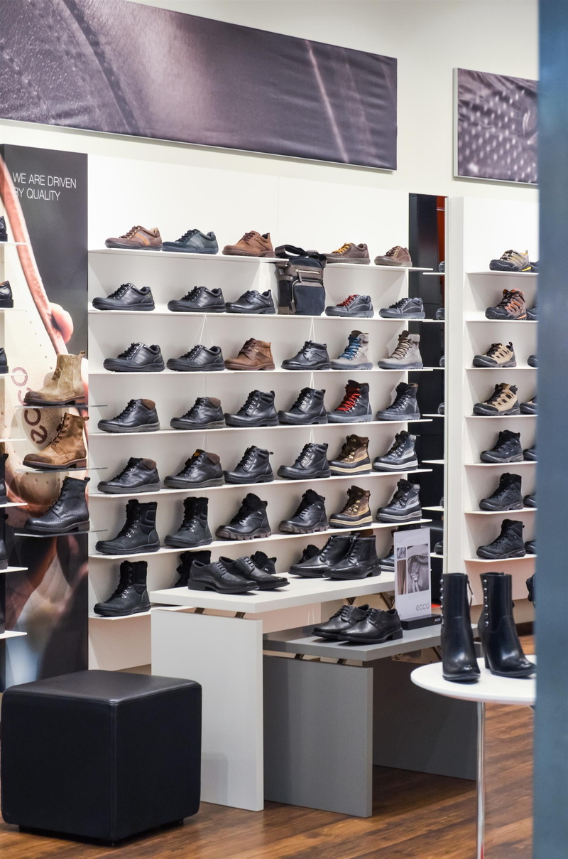 shelves, abundance, choice, consumerism, shoe store, large group of objects, table, people, variation, shelf, collection, 2K, rack, arrangement, fashion