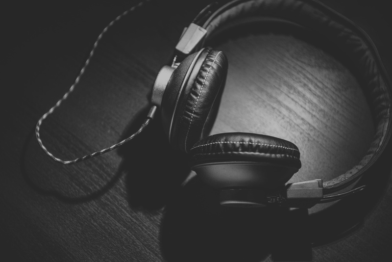 corded, personal Accessory, equipment, black Color, grayscale, audio, close-up, still life, desk, single Object, fashion, 5K, digital camera, listening