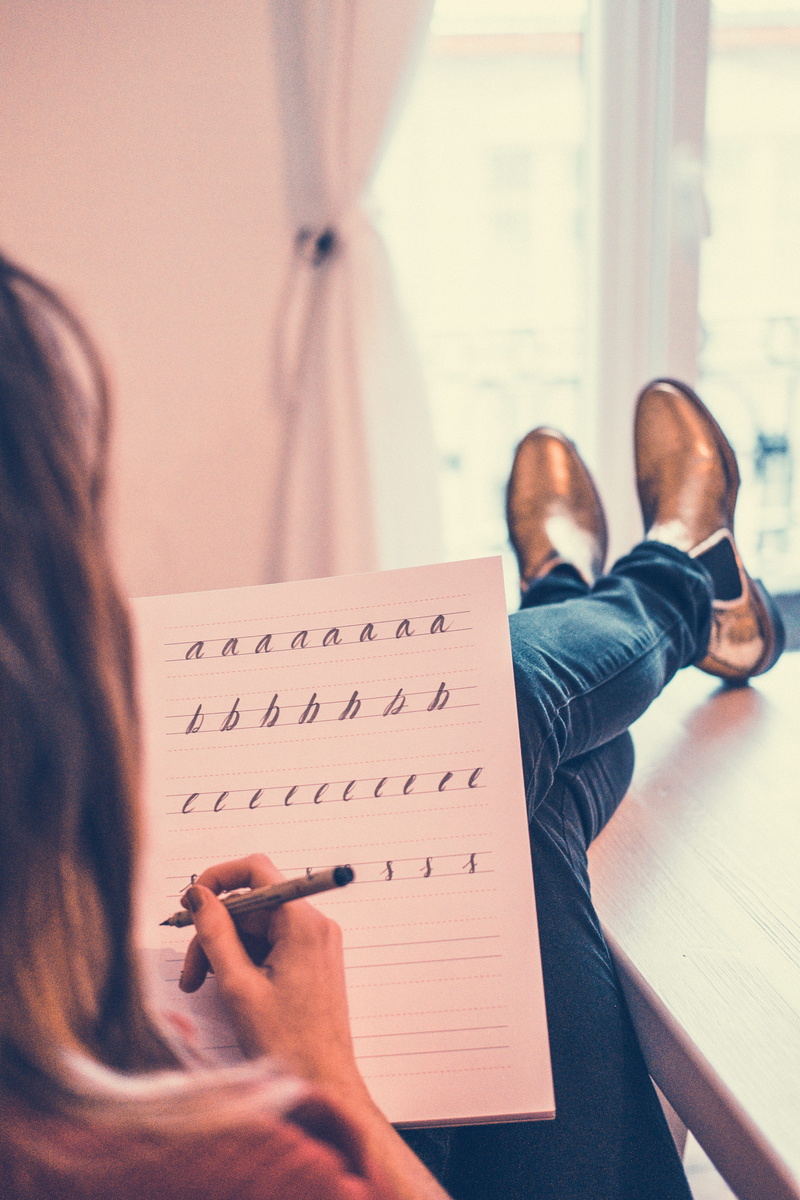 adult, activity, human body part, belgium, 4K, headshot, handlettering, writing, holding, women, real people, publication, model, focus on foreground